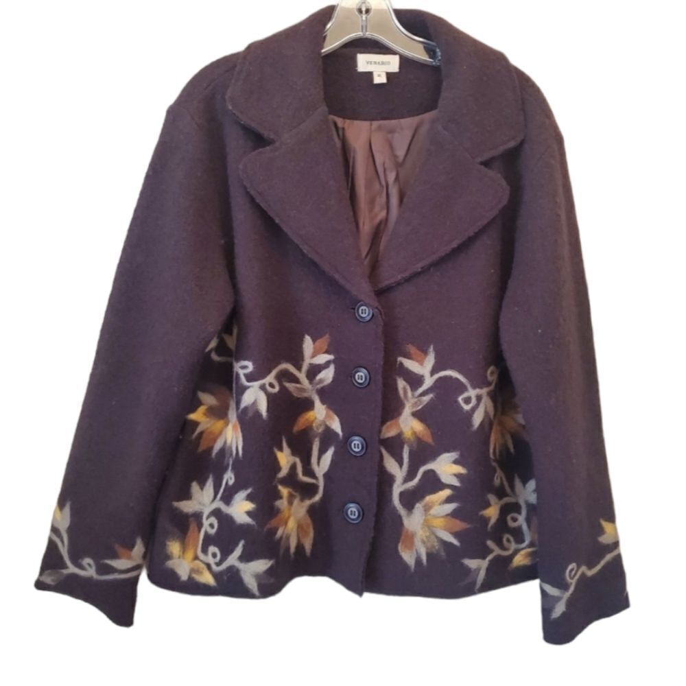 Elegant Floral Embroidered Women's Blazer